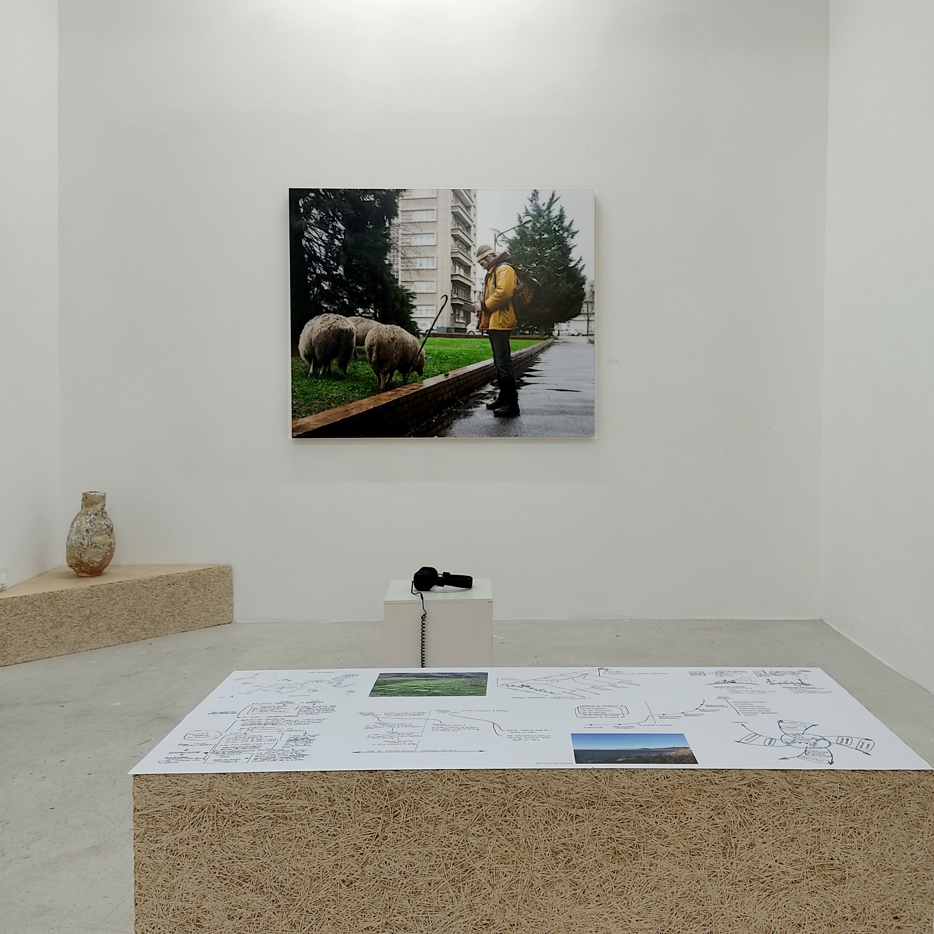 Natsuko Uchino, ceramiste, FACAC, écologiques, économiques, sociaux, culturels, cuisiniers, poètes, cinéastes, fermiers, musiciens, performeurs, acteurs, danseurs,pratique transversale, art et écologie, matériaux multiples, installation, performance, sculpture, image, objet fonctionnel, le vivant, savoir et savoir-faire, geste et intellect, artisanat et art, sensible et cognitif, matériel et conceptuel,