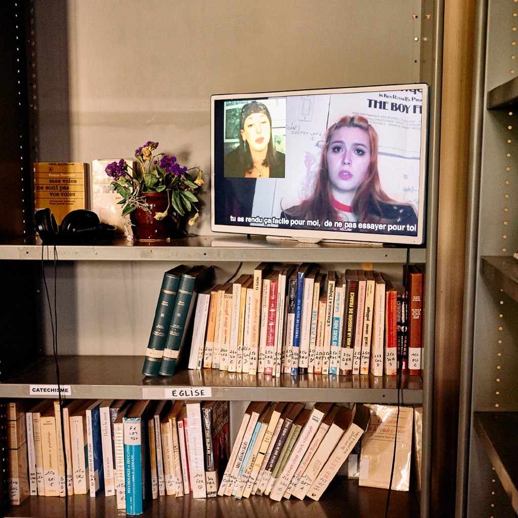 Shayna Klee, voci umane, @tenderfluid, Insta-play, instagram, video, sculpture, performance, installation, pattern, color, pop feminism, hysical realities, poems, hybrid environments, multimedia theater pieces surreal ,the purple palace, stories, create worlds, story, feel like, imaginary friend, vidéo, collaboration, participatif, écran,