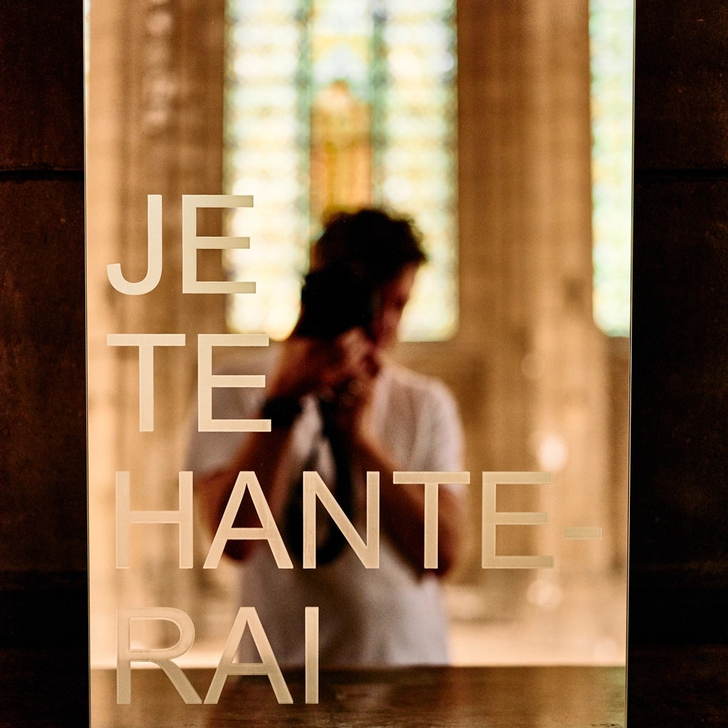 Laurent Lacotte;Tchikebe; Miroir; sérigraphie;acide; Sculpture; Néant; VOCI UMANE; TENDERFLUID; Village Reille; chapelle Jeanne d’Arc; Paris 14; poètique; légère; in situ; intervention; espace public; photographie; engagement politique; furtifs; éphémères; activistes; antimonumentaux; lieux de mémoires; histoires; actions simples; drôles; implacables; tenderlyfluid; tender.fluid