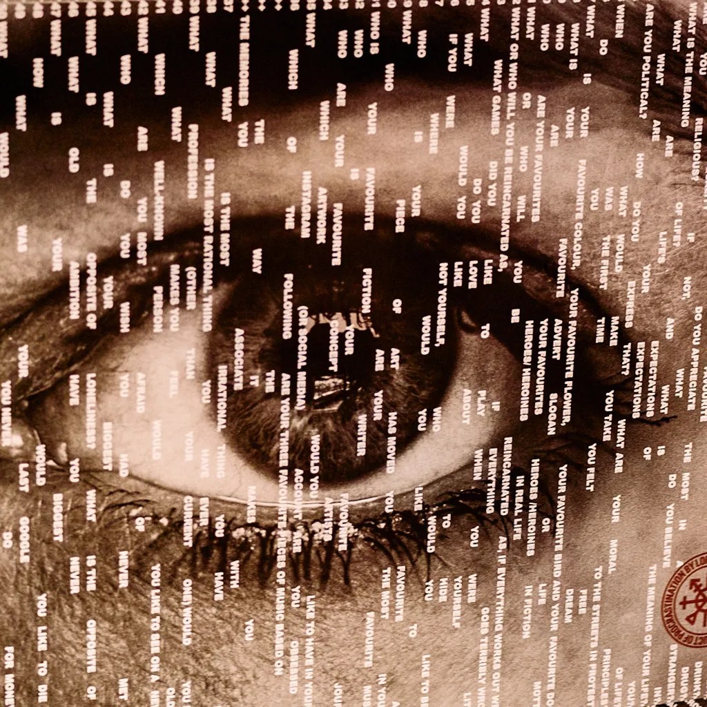 Lorraine Hellwig, affiches; oeil, textes, The NEO NEO DADA; Questionnaire; production Tenderfluid; Tender.fluid; tenderlyfluid; voci umane; programme; exposition; installation; vidéo; mot; colorés; neutre; production; in situ; photographie; vidéo; performance; Lorraine Hellwig; normes sociales; époque; installations; généreuses; colorées