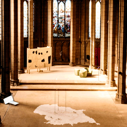 Marine Billet; immatérialité; dématerialisation; échange; sms; textos; sextos; smartphone; réseaux; canaux; communication; amoureuse; perles; plastiques; plastron; tenderfluid; tender!; fluid; tenderlyfluid; pièce unique; conversation numériques; contemporaine; romance; noir; blanc; création; prototypisté; joaillerie; avant-garde; débridée; surréaliste; parurière; codes insolites; Jean Cocteau; robe homard; sculpturales; matériaux non conventionnels; hasard; exigence; curiosité; transcription; retranscrire; parole; lettre