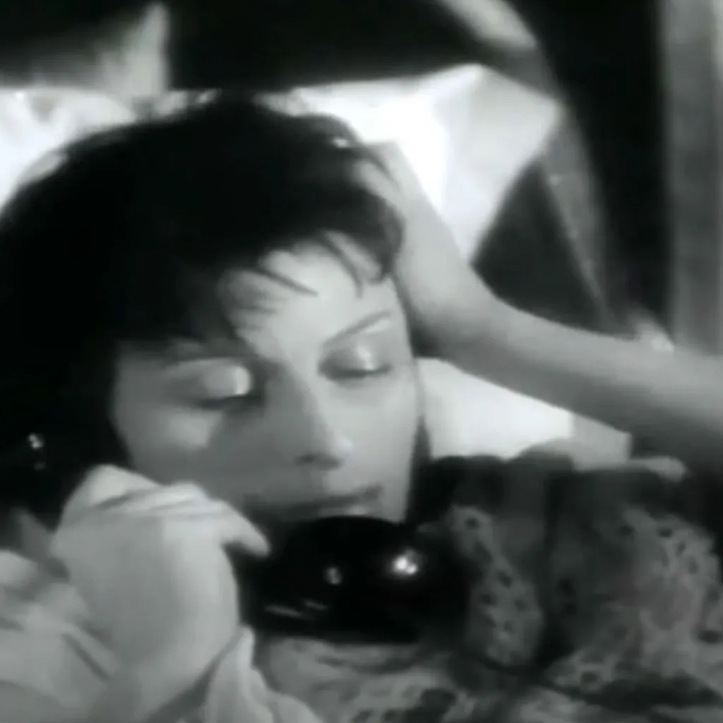 Roberto Rossellini; Una Voce Umana; italie; L'Amore; Due storie d'amore; Film; 1948; Expo Tenderfluid#2 : Voci Umane; #VociUmane; @tender.fluid; curator; Marie Gayet; Pascal Mouisset; curator; artiste-curator; peintre; écrivaine; critiques; espace d'exposition; in situ; voix humaine; voix céleste; voix animale; orgue; chapelle; balcon; piston; geste curatorial; rendre visible; écho; titre de l'exposition; #vociumane; Voci Umane; tenderfluid; @tenderfluid; tenderlyfluid; tenderfluid.org; video; boucle; dispositif de captation; hapelle Sainte-Jeanne-d’Arc; couvent; Jeanne-d’Arc; son; rythme; vibrations; larynx; parole; dialogue; cordes vocales; cordes; sifflement; cris de l'espèce; chant; cantatrice; soprano; La voix du vent; entendre des voix; Écouter la voix; belles voix; la voix de la raisonVoci Umane; Jmusique; son; voix; art contemporain; artist; exposition collective; regroupement artistique; collectif; tendre; fluide; alternatif; run-space; Olivier Bémer; Marine Billet; Judith Deschamps; Emma Dusong; Jérémy Faivre; Juliette Gelli~; Lorraine Hellwig; Christine Herzer; Shayna Klee; Laurent Lacotte; Juliette Lemontey; Camille Llobet; Martin Monchicourt; Marion Moskowitz; Pascal Mouisset; Boryana Petkova; Scalarstation; Doriane Souilhol; Valentin Van Der Meulen; Mélanie Yvon; Clarisse Dachy; Jawaher Aka; adaptation cinématographique; Voix Humaine; Jean Cocteau; Anna Magnani; touchante; fragile; rélame; histoire d'amour; téléphone; dysfonctionne