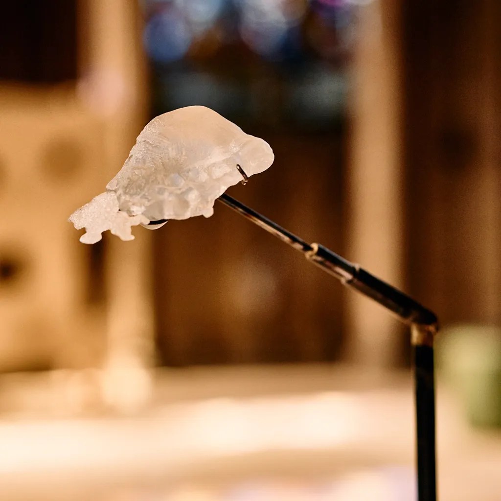 performance; Boryana Petkova; visual artist; bulgare; corps; outils; mesure; destabilise; vidéo-performance; bouche; remplie; plâtre; liquide; prononce; mots; anglais; please; thank you; sorry; sculpture; verre; recrache; crache; bave; fragile; authentique; média; dessin; installation vidéo; photographie; son; dessin; contrainte; le contrôle; limites; préjudices; désir; amour; poétique; endurance; morcceau; tender.fluid; tenderfluid; voci umane; tenderlyfluid; village reille; paris; art contemporain; voix