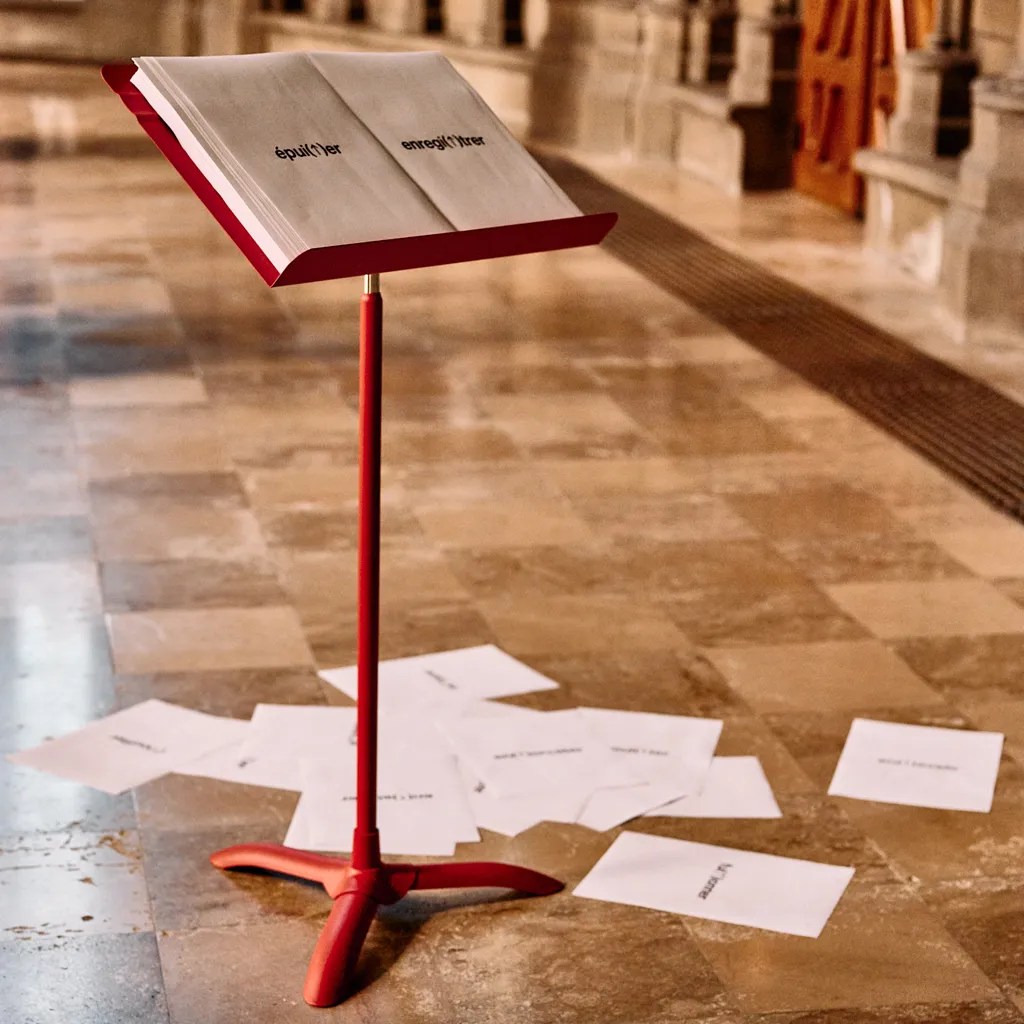 Mélanie Yvon, Rassembler; littérature; voix; arts visuels; performance; sculpture; mots; lettres; chants; installation performée; performance; in situ; production Tenderfluid; tender.fluid; tenderlyfluid; typographie; textes; impression; documentaire; enquête; sociologie; espaces fictionnels; fiction; composites; activés; porosités; espace du réel; espace de la fiction; collectif; collectif chose; @tenderfluid;voci umane; plateau urbain;