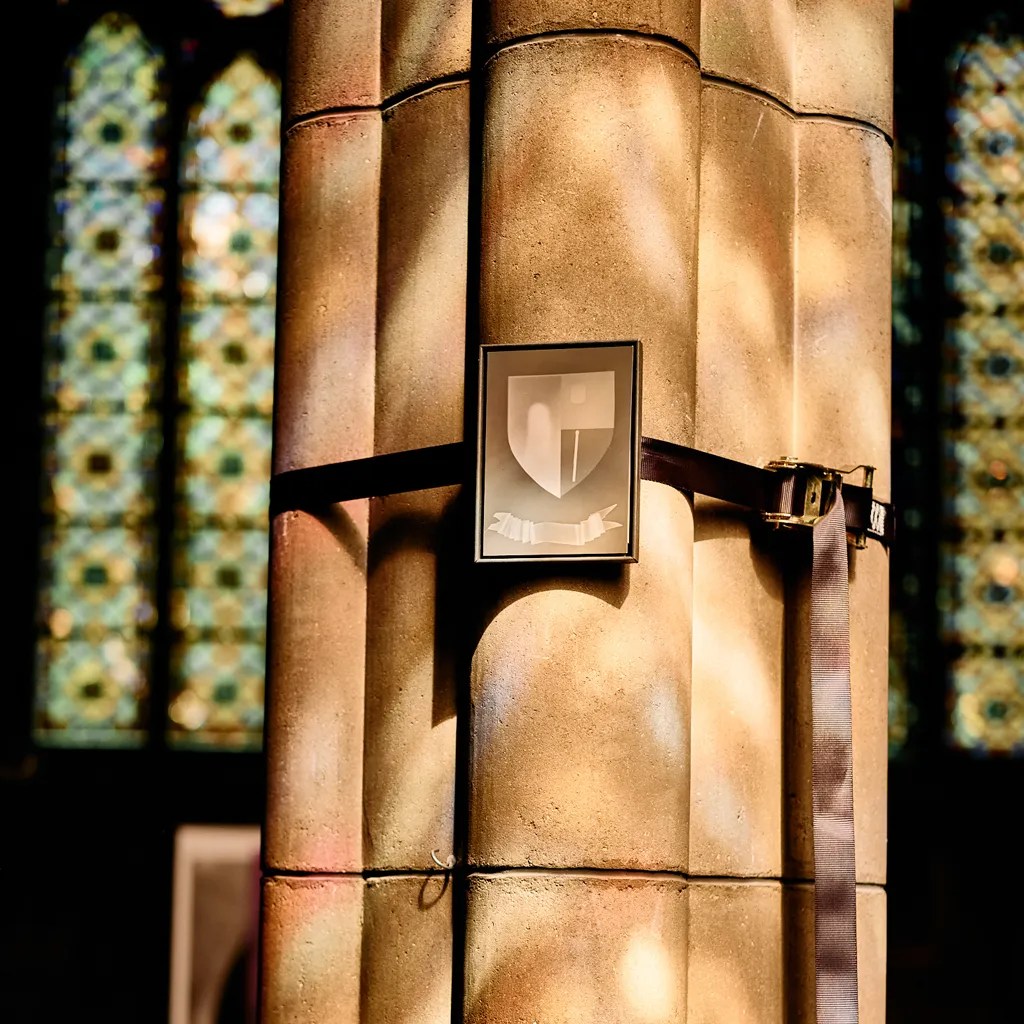 sangle, lumière, vitraux, marbre, chapelle, Paula Quilici; Paul Célan; Roberto Juarroz; poète; plasticienne; signe; bataille; croisée; champs; langage; idiome; héraldique; image-voix; communication; déficiente; messages; mystère; écriture; espace fictif; tangible; phrase; image; poème; mot; forme; philosophie; Laura Vasquez; penser; Ian Monk; Frederic Forte; connaissance; vide; traduction; tenderfluid, voci umane, tenderlyfluid, linguistique; vocabulaire; grammaire